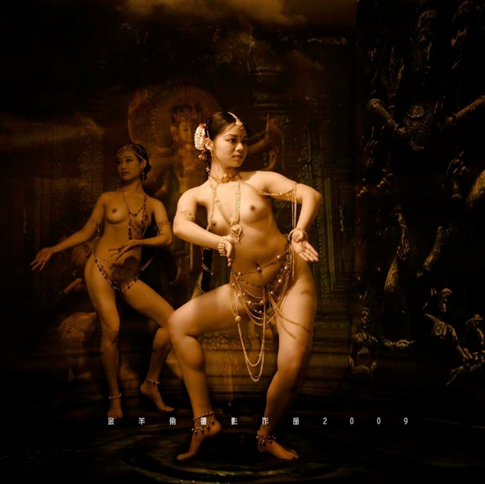 Erotic dancing girls