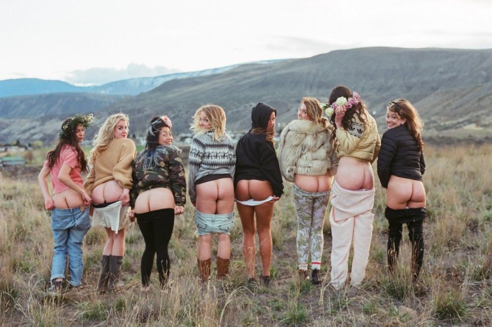 Mooning girls