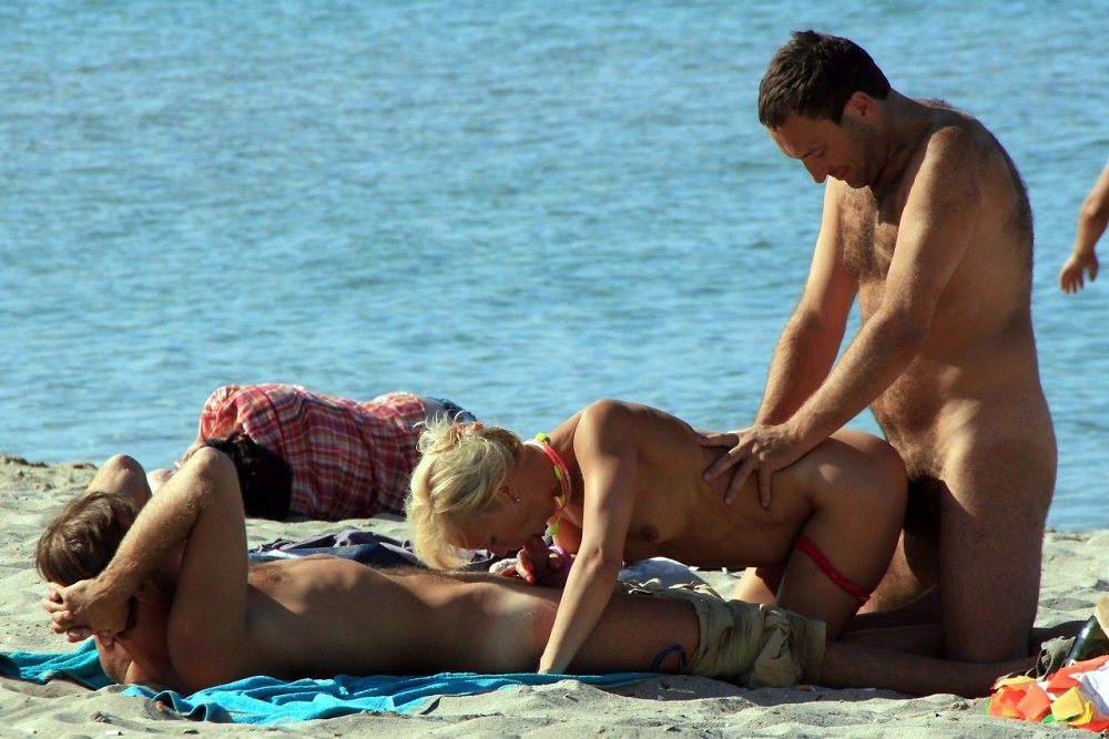 Erotic moments on the beach
