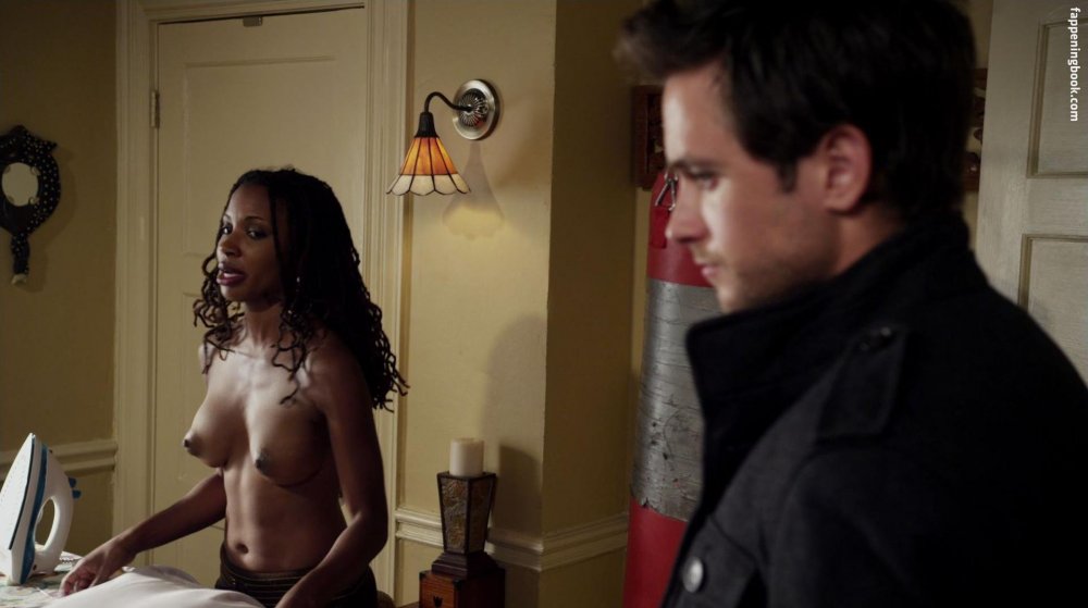 Naked challenge Hampton in the TV series "Shamelessness", 2011