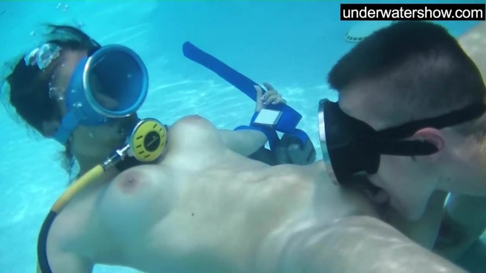 Big tits under water