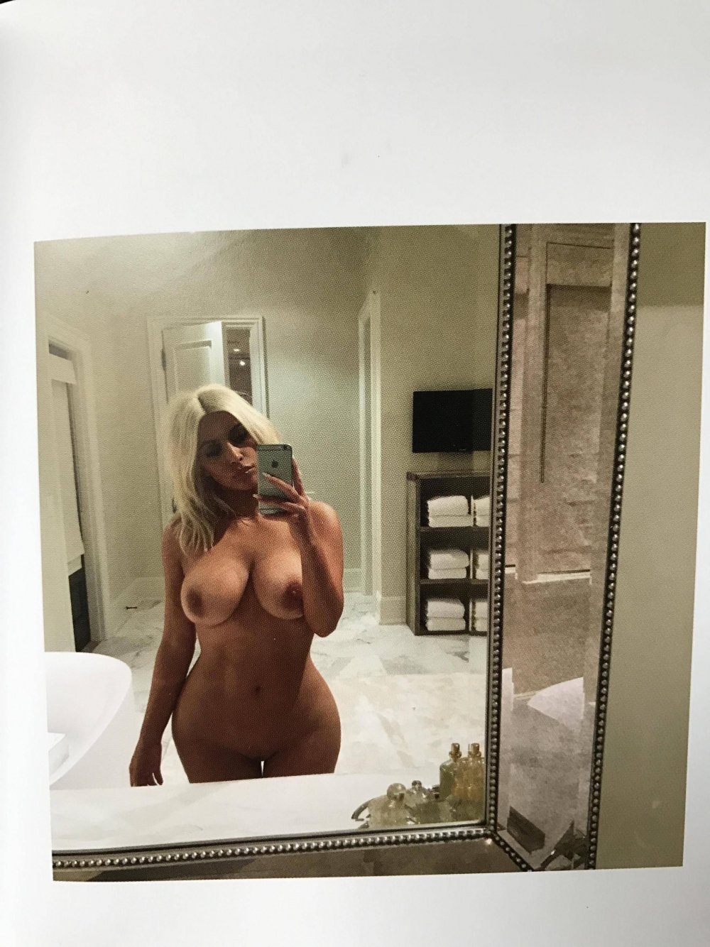 Kim Kardashian Selfie Tits