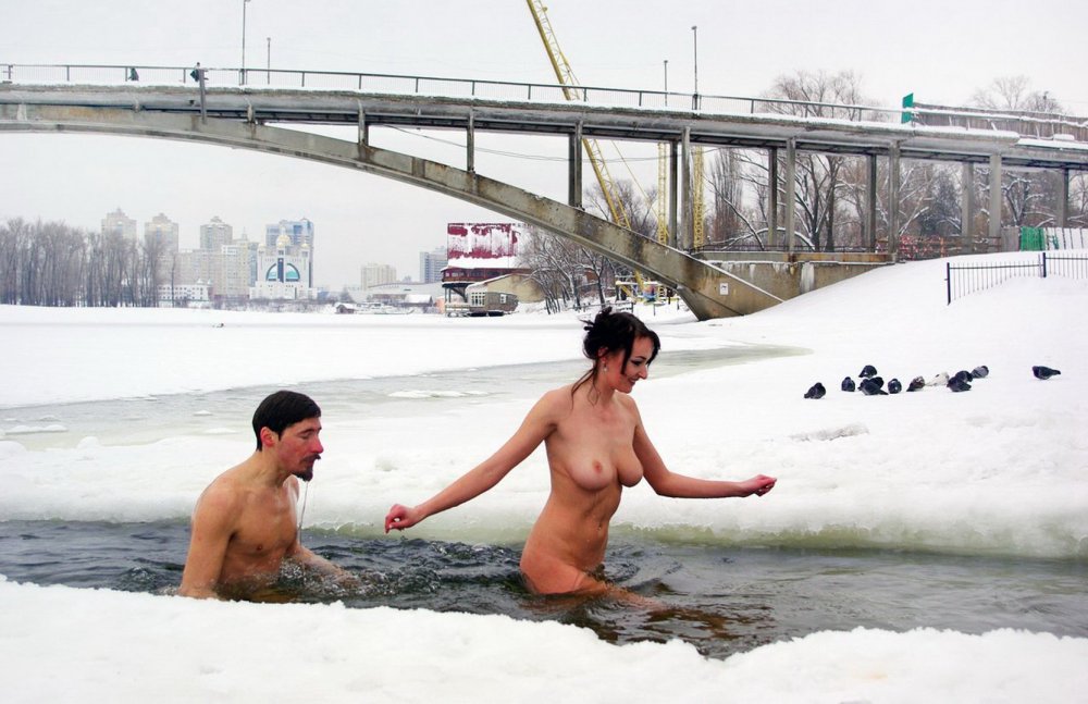 Many many naked women