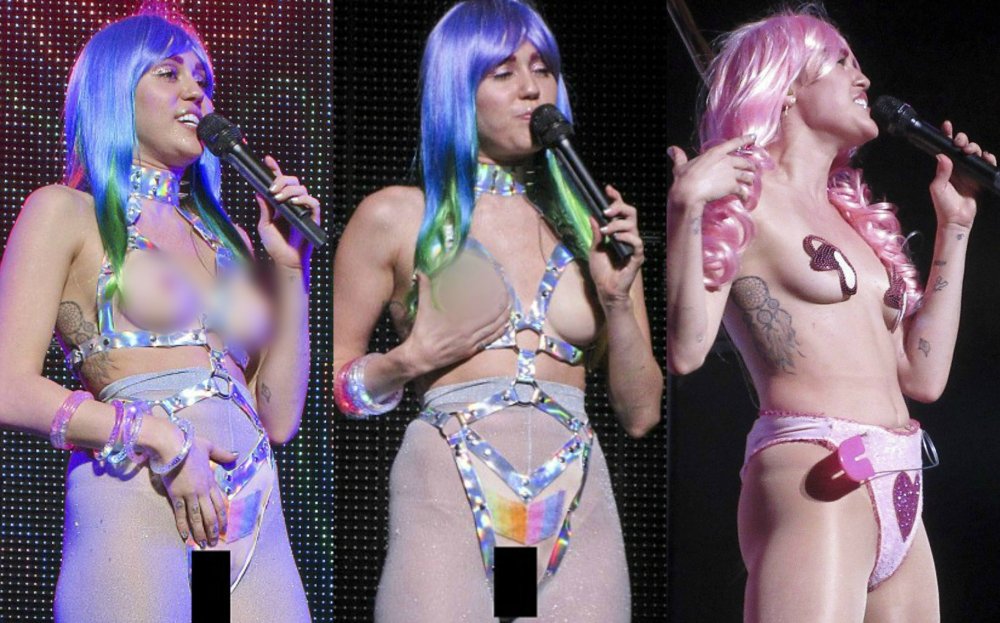 Singers naked on stage