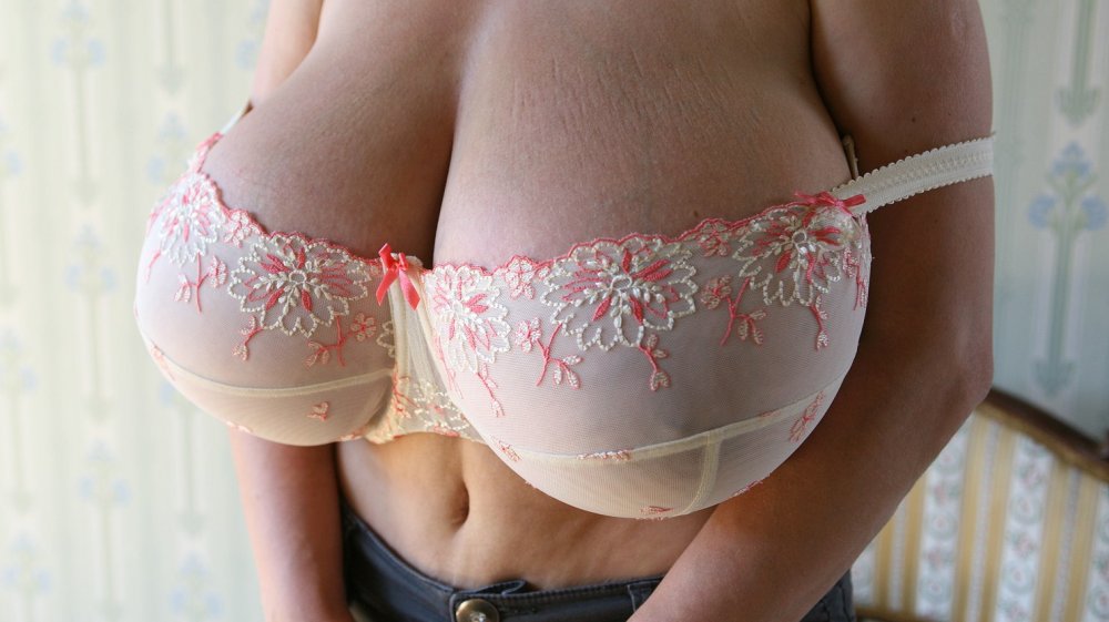 Large grandmothers tits in the bra