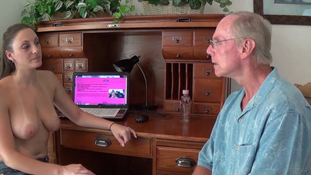 XXX CARRIE MON GIVING THE BOYS MONE HD