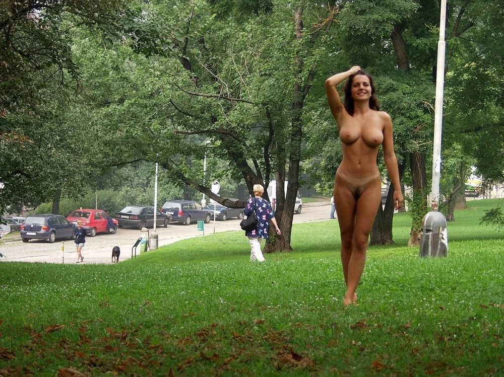 Free YouGalery Black Woman Nude in Public