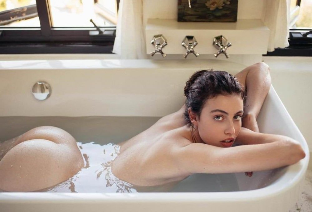 Erotic photo session in the bathroom