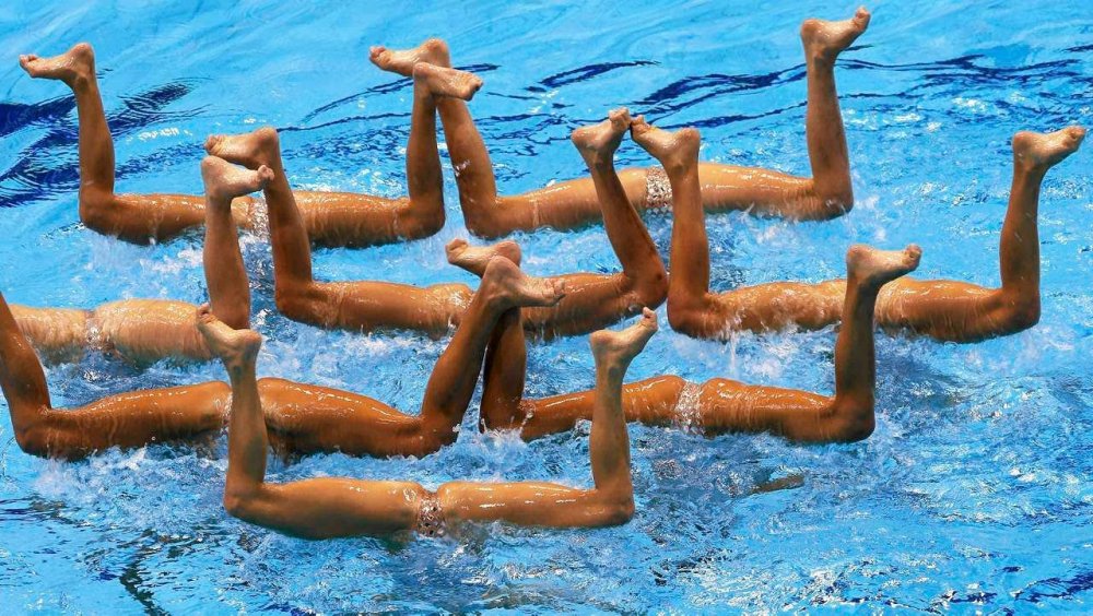 Synchronous swimming naked