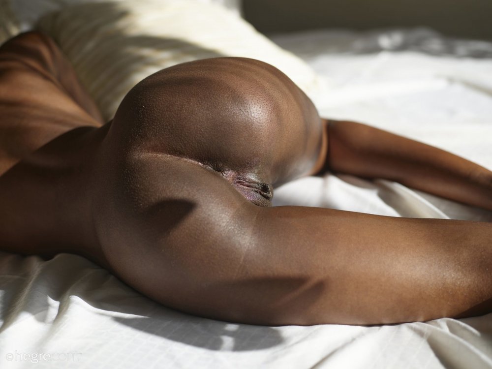 Naked black women footfatis