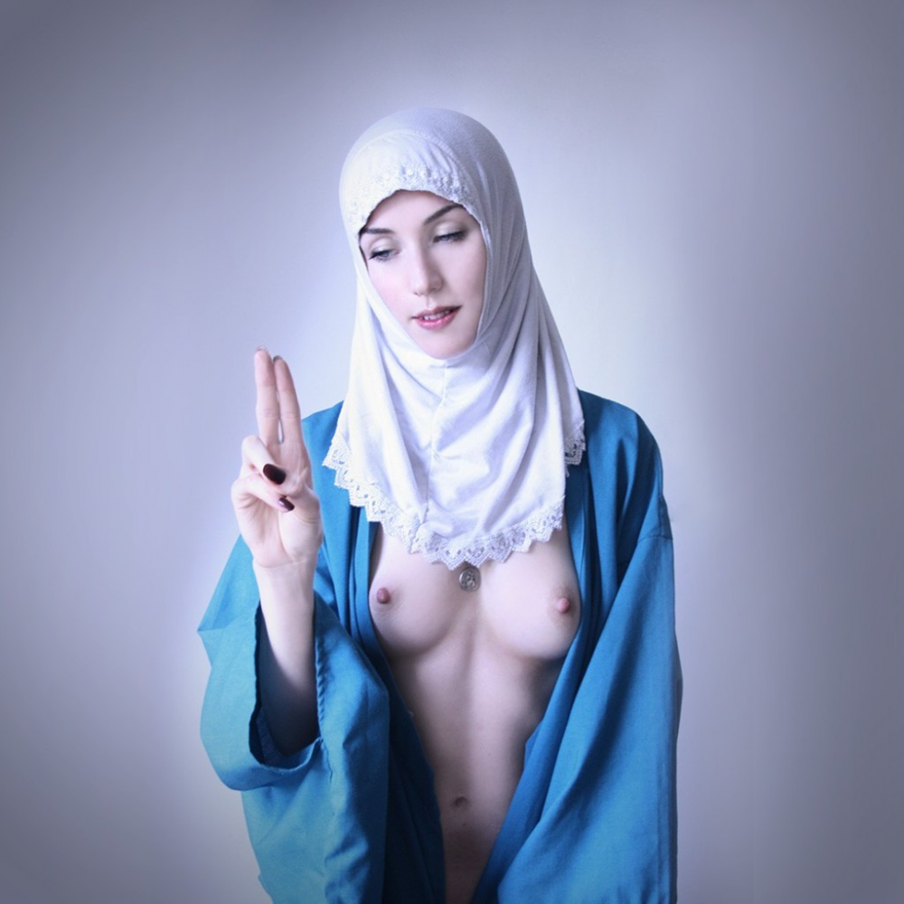 Naked women Muslims