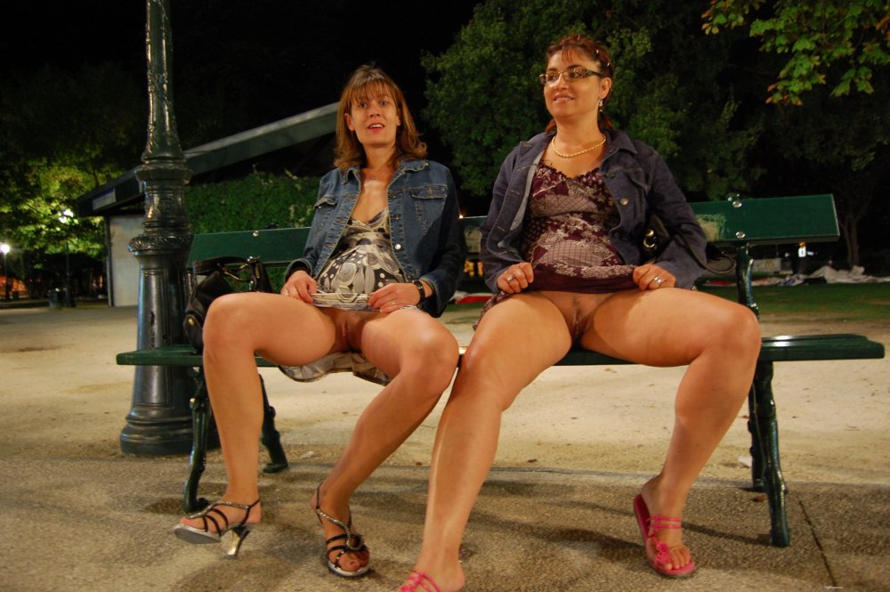 Women without panties under the skirt