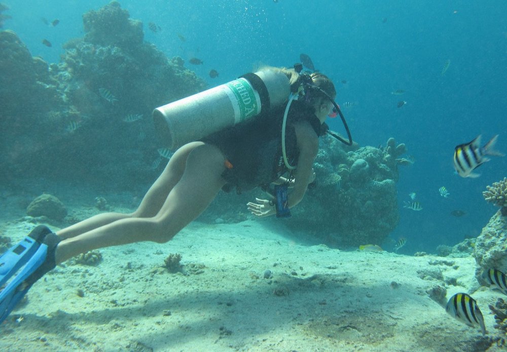 Dive with scuba no panties