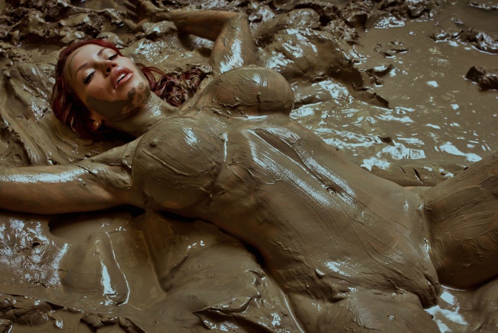Naked girls in mud