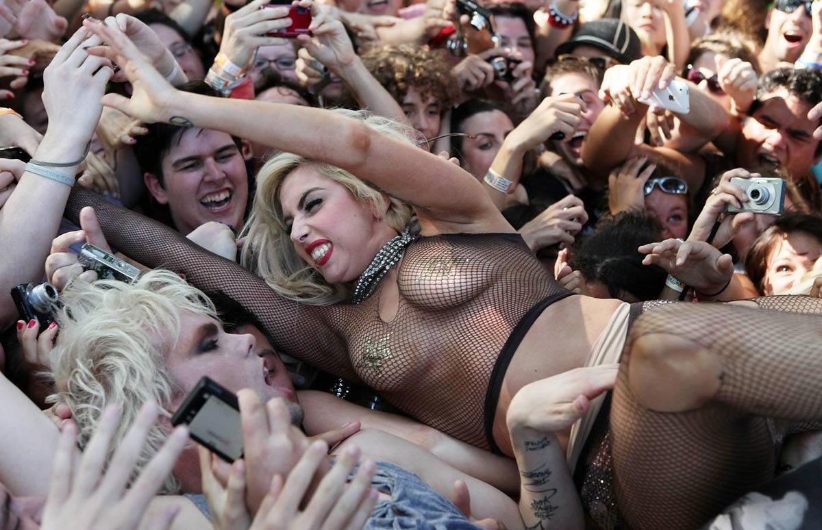 Sex in Crowd image