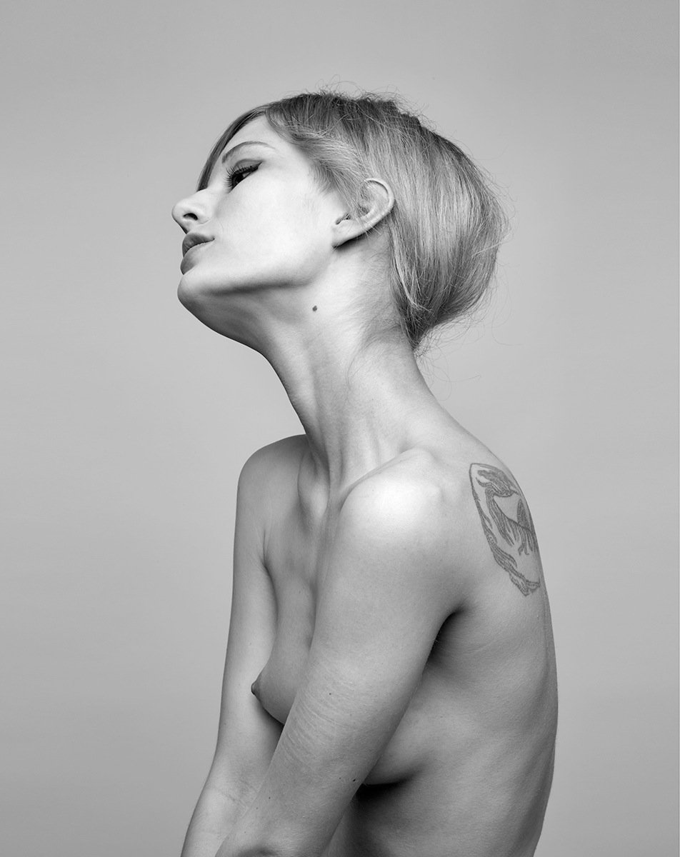 Unusual portraits of nude girls