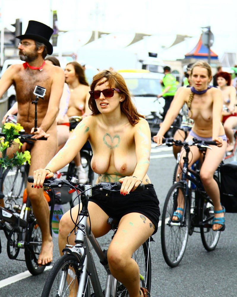 Nude Run Naked Outdoor - Nudi In Pubblico -Desnudos En Publico