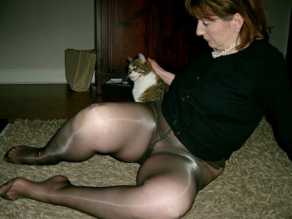 Mature mothers in pantyhose