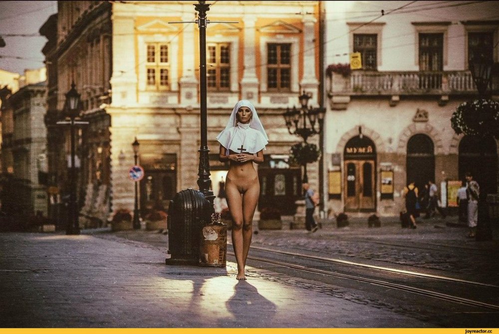 Nude on the streets of Europe