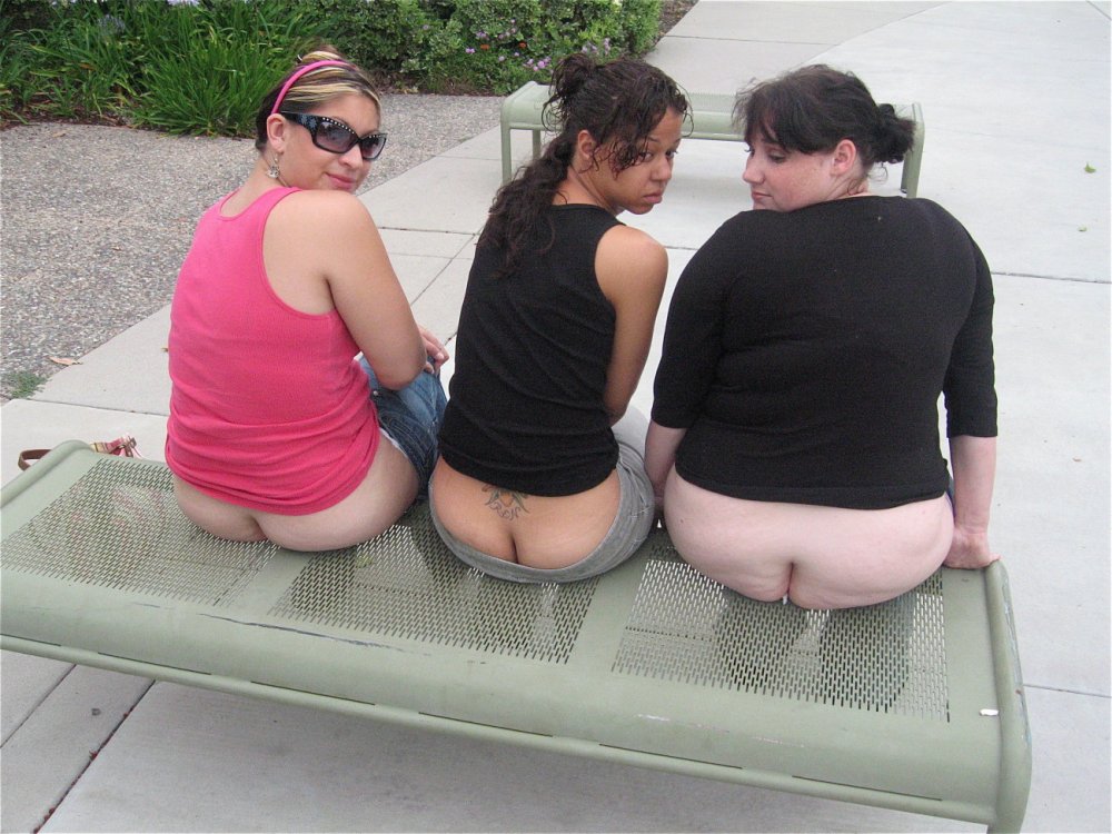 High School Girls Mooning, Erotic