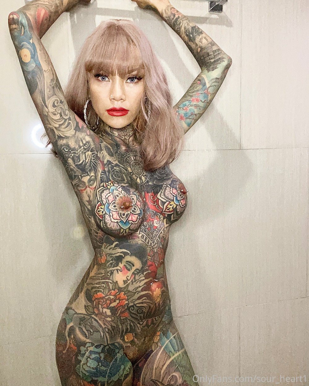 Japanese lesbian in the bathroom