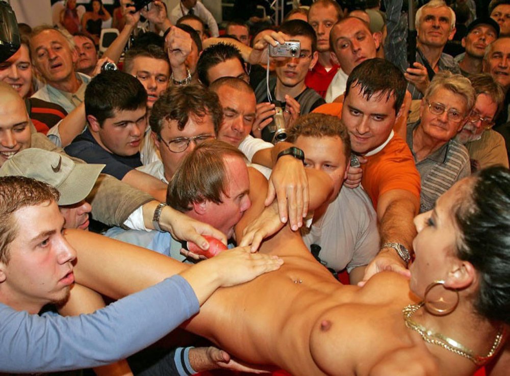 The crowd of men undress