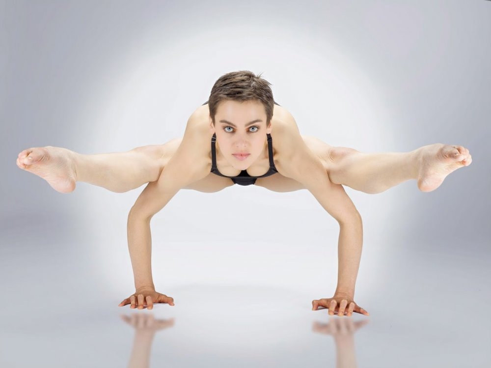 Jenevieve Hexxx bare biceps