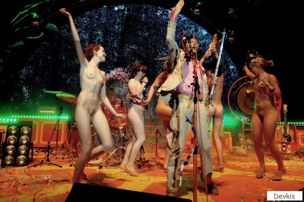 Gella's witch in stockings naked