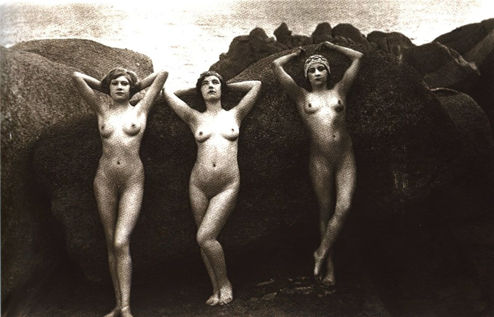 Naked women in fascist Germany