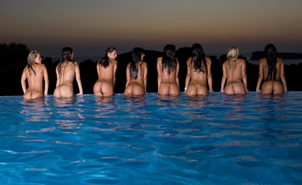 Crowd of bare women in the pool
