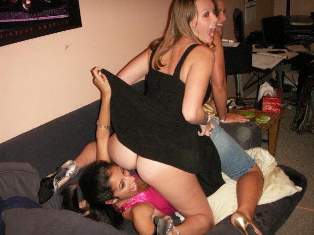 Bare ass on the beach party