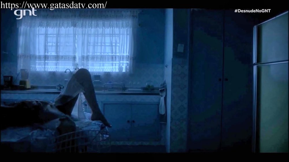 Laura Hollyman in Linen