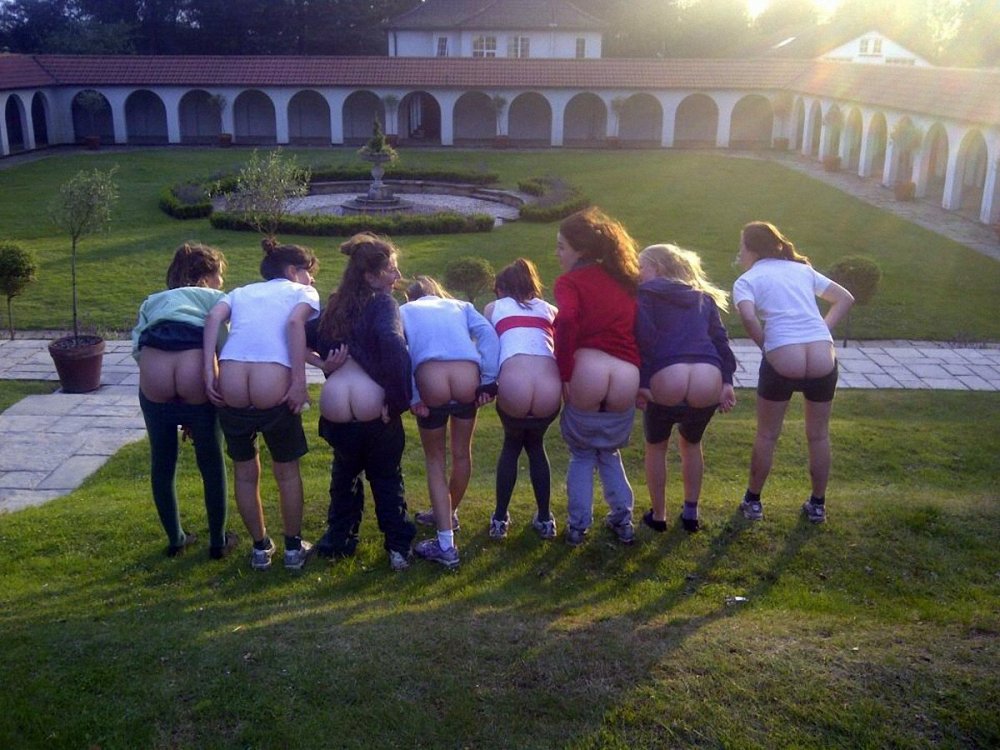 Demonstration of naked buttocks or Amtrak Mooning