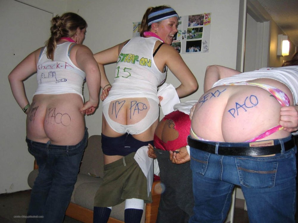 Demonstration of naked buttocks or Amtrak Mooning