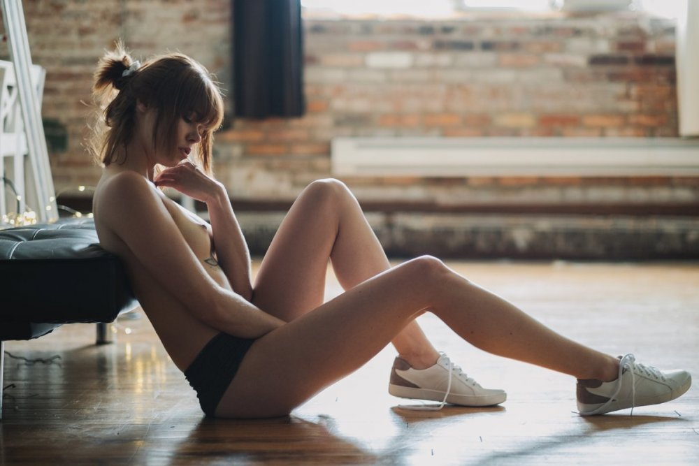 Woman with bare tits in sneakers