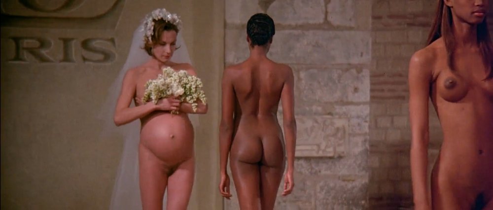 Ilzea Auscay Full Frontal Nude