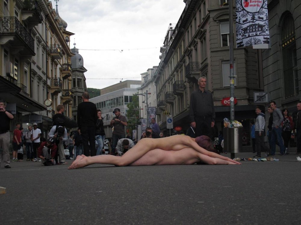 Naked Perfomans on the streets
