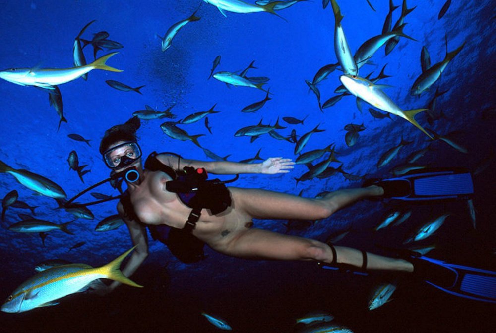 Naked girls in scuba