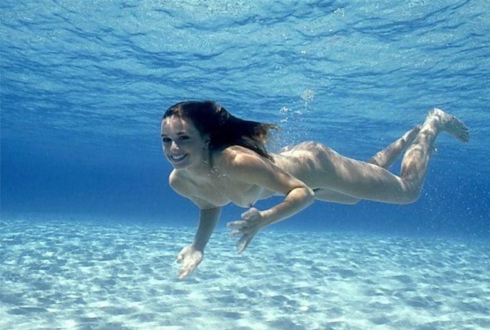Girls swim naked