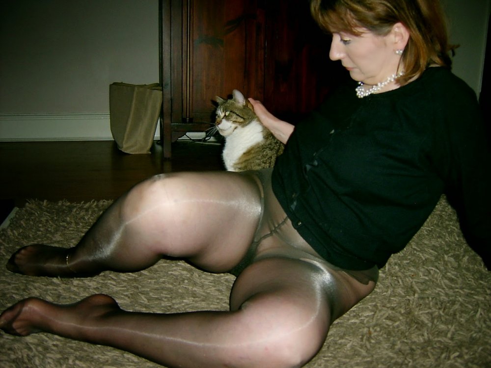 Mature mothers in pantyhose