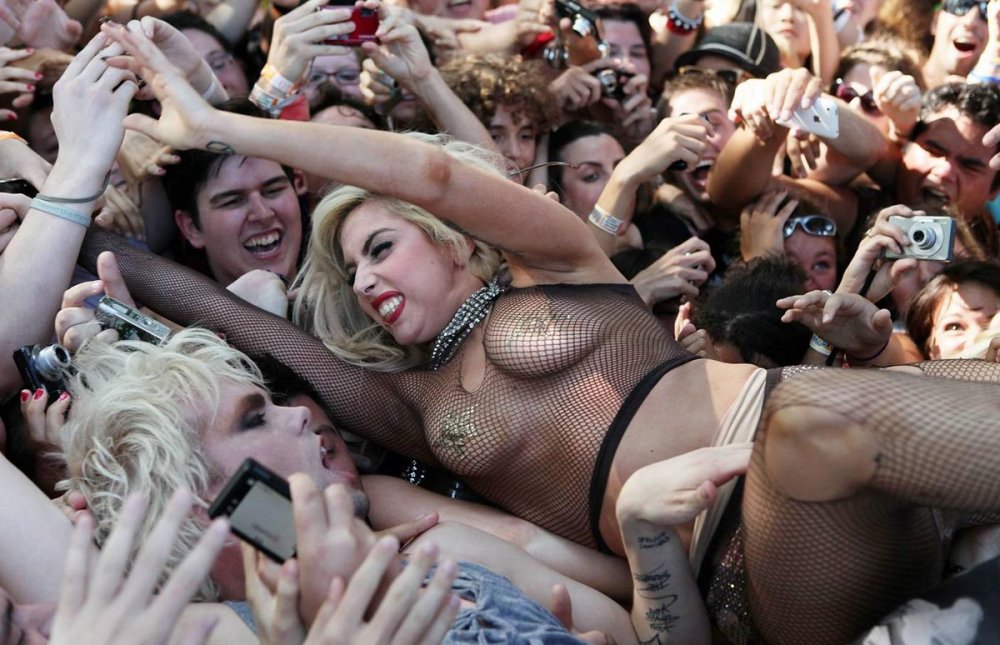Lady Gaga undressed at the concert