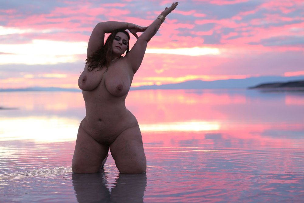 Model Plus Size London Andrews Nude