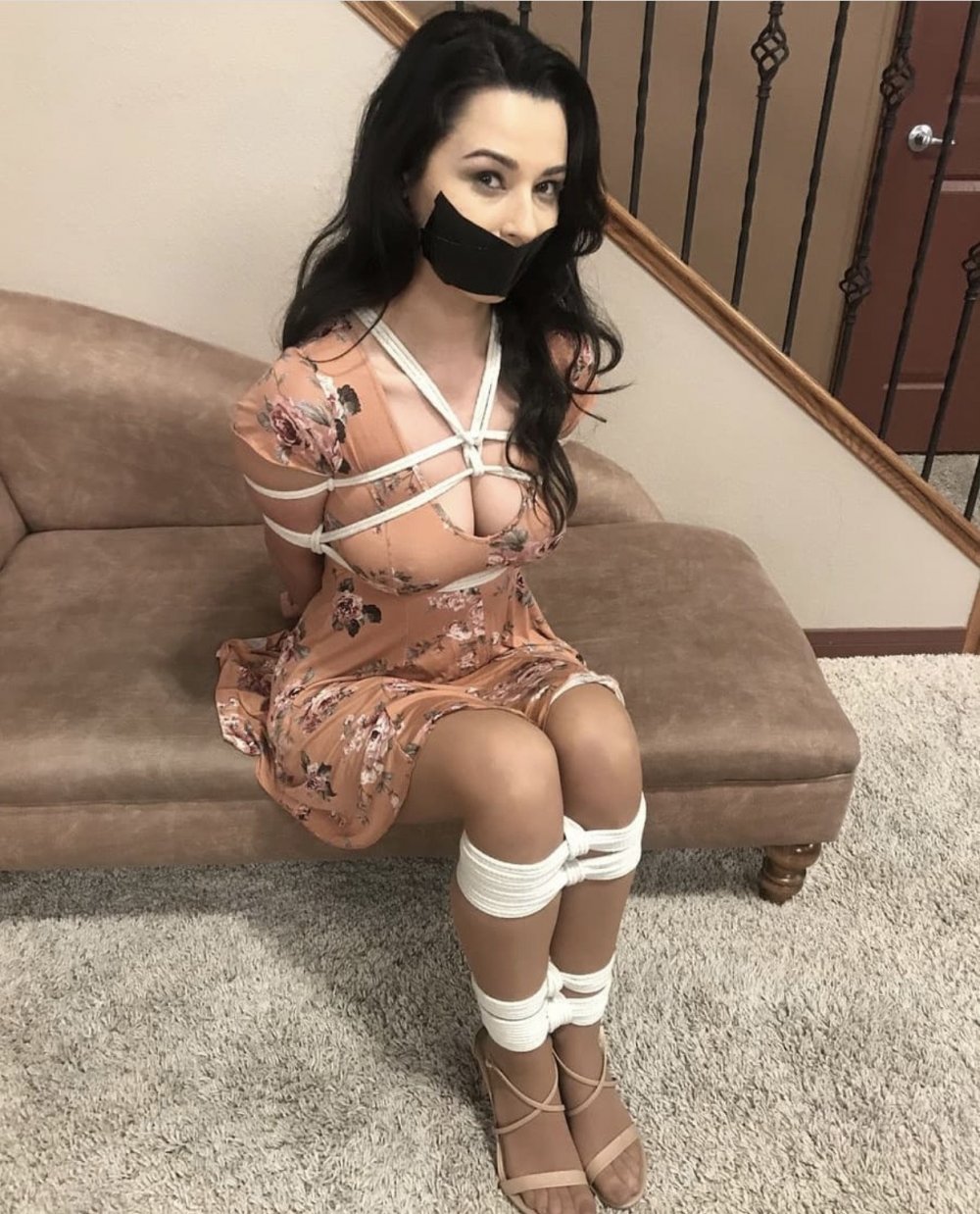 PIRI PACCHIO AND VANESSA VERACRUZ BONDAGE