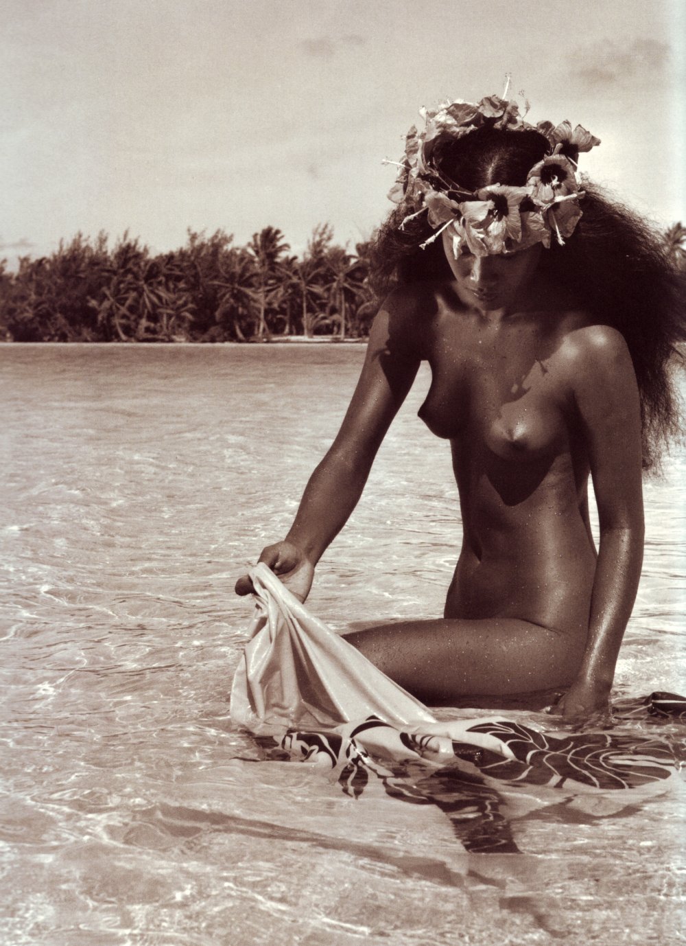 Naked women Polynesia