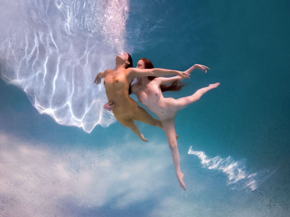 Girls under water without clothes