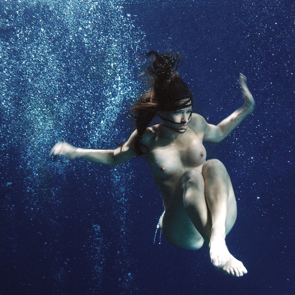 Swimming girl under the water nude
