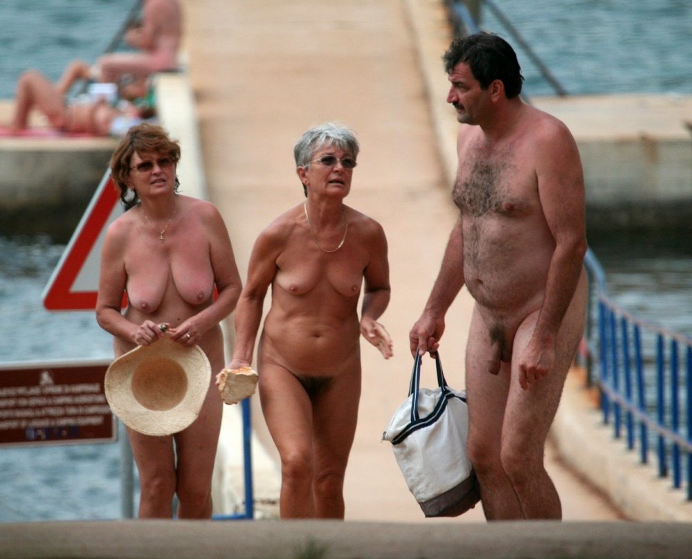 Erotic moments on the beach