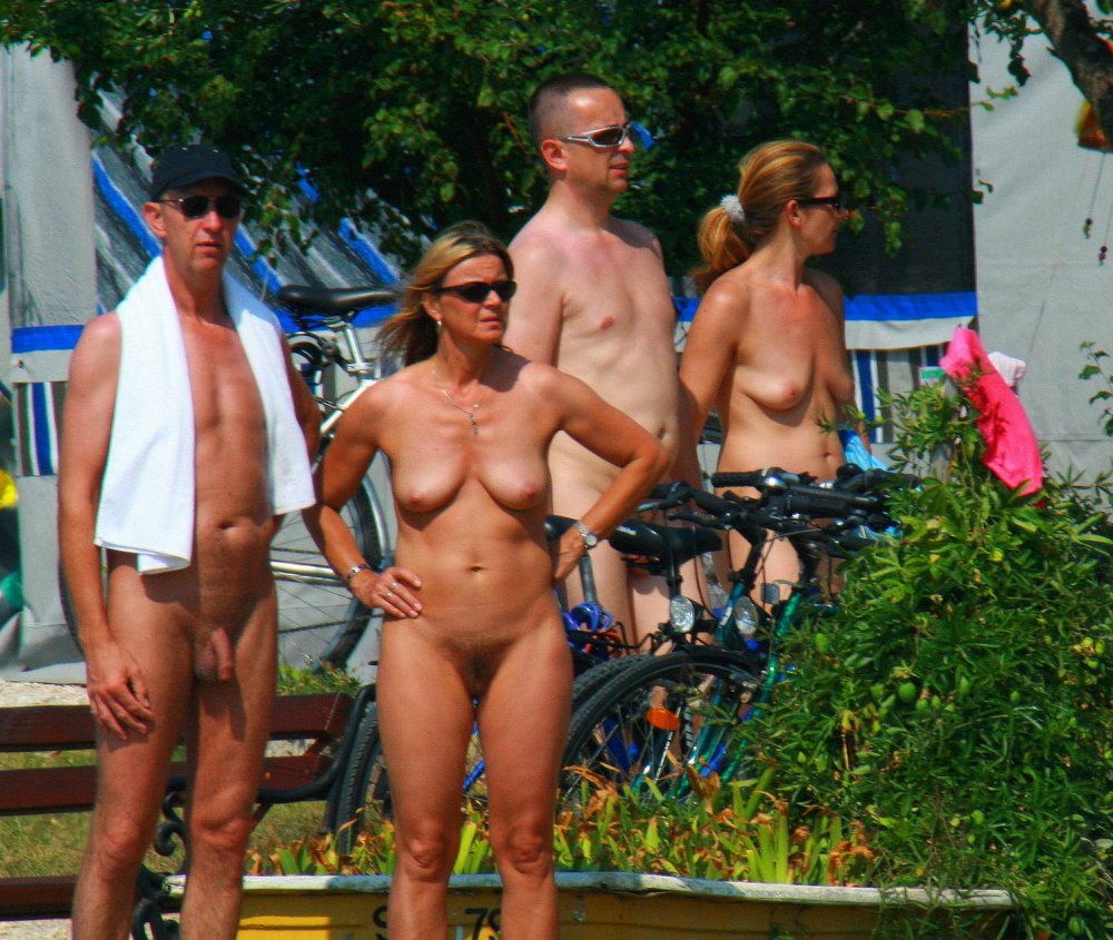 Nudist Couple Brighton Beach England Coccozella