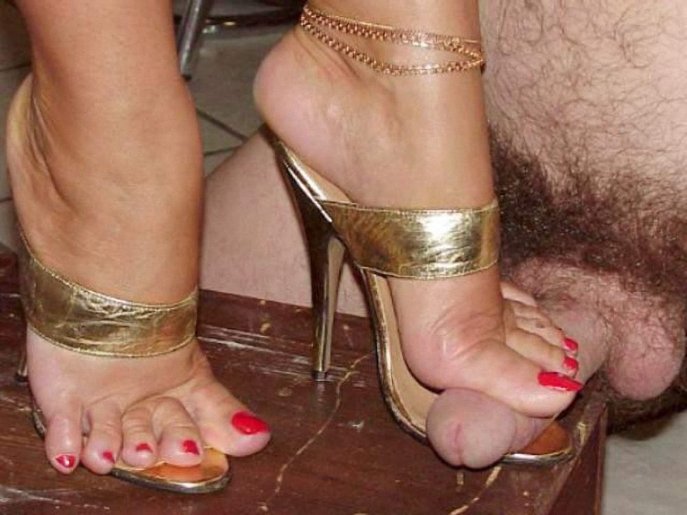 Cindy Starfall Spreading Her Ass IntheCrack