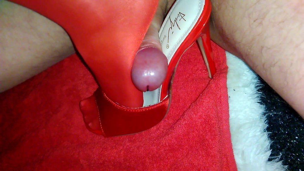 Cuni lesbian brunettes on heels